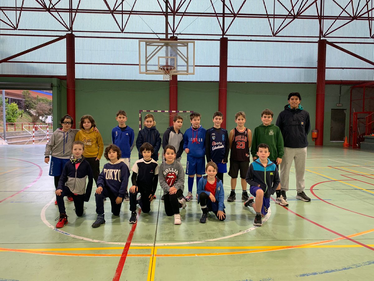 AusevaBasket's tweet photo. Y damos por finalizada la XI Concentración de Navidad de minibasket @ausevamaristas ,con el objetivo cumplido de disfrutar del deporte en compañía de nuestros amigos. Gracias a nuestros entrenadores por  su compromiso. #SomosMaristas #MaristasEstásEnCasa #MaristasdeChampagnat https://t.co/UmpsCB9qrl