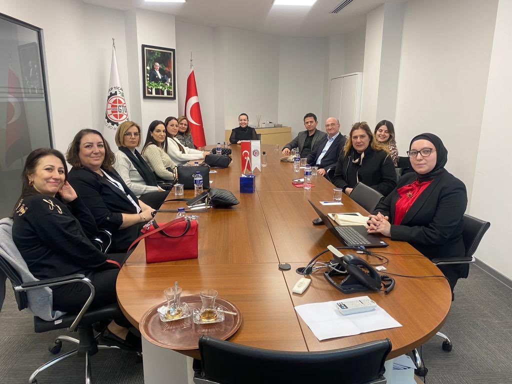KKTC Kooperatif Şirketler Mükayyitliği ve Kıbrıs kadın kooperatifleri temsilcileriyle Gaziantep Ticaret Odası Dış İlişkiler ve Proje Geliştirme Müdürü Sezin DARVISH’i ziyaret ettik. GTO ve Kıbrıs kadın kooperatifleri iş birliğinin geliştirilmesi yönünde değerlendirmeler yapıldı.