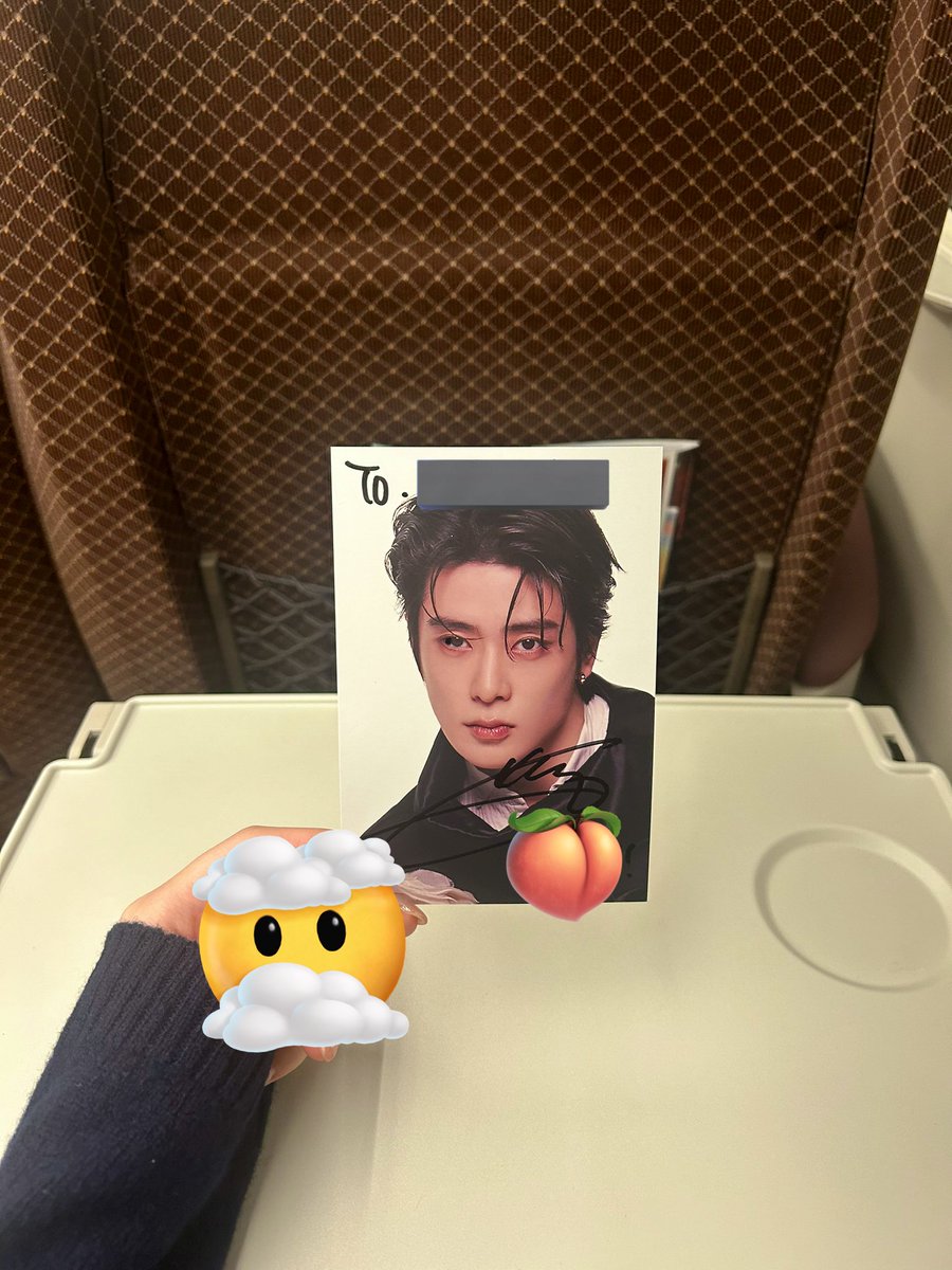 39mcmc's tweet photo. 10枚目のサイン🍑ようやく対面でもらえました（ ߹꒳߹ ） https://t.co/3FatlENj9C