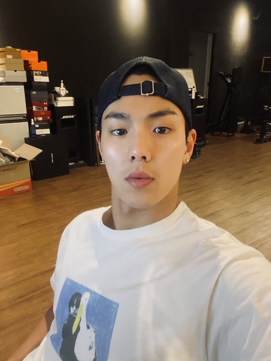 ❃ Hyunwoo. tweet media