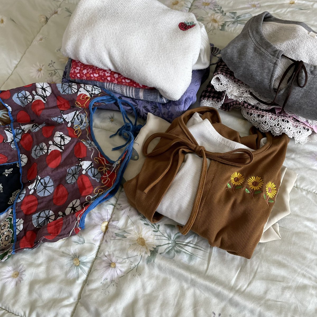 lovebeingagril's tweet image. ✿ ส่งต่อเสื้อผ้าของเค้าเอง ✿ 
s✰turday(6 jan) tiMë 19.30
•ᴗ• shipping 40 only ! รี+ปักลด7บาท🐰
(มีของแถมพิเศษให้สำหรับออเดอร์แรกด้วยน้า)🩰

tag ; #ส่งต่อเสื้อผ้า #ส่งต่อเสื้อผ้ามือสอง #ส่งต่อกระโปรง #ส่งต่อเสื้อผ้าราคาถูก #ส่งต่อเสื้อผ้ามือสองสภาพดี #ส่งต่อเสื้อผ้ามือ2