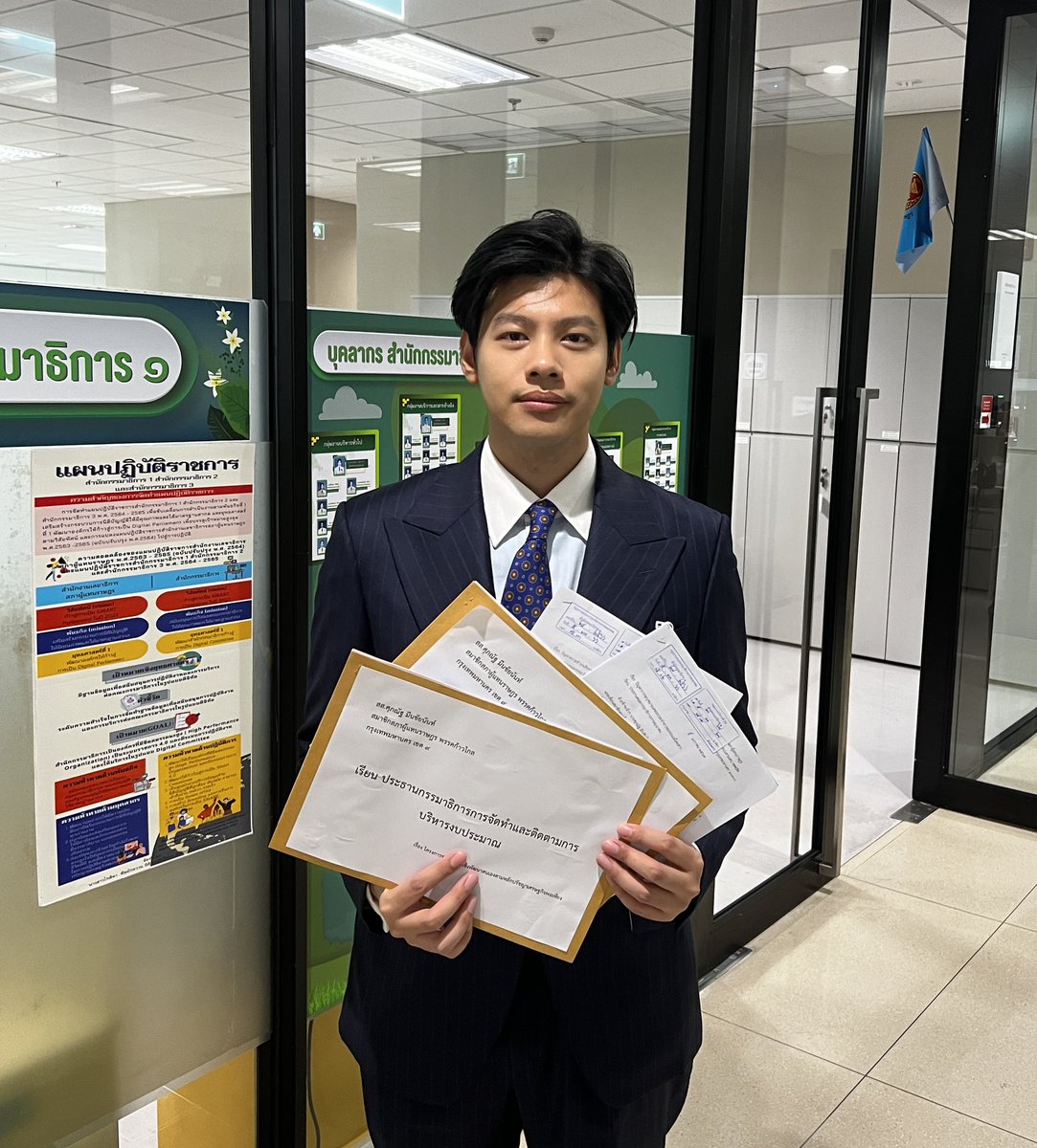 ยื่นหนังสือ ถึงกมธ คมนาคม และกมธ ติดตามงบ 4เรื่อง

1) ปัญหาจากการ #เปลี่ยนเลขสายรถเมล์ หลังจากการ #ปฏิรูปรถเมล์ ที่สร้างความสับสนให้ประชาชน และนักท่องเที่ยวเป็นอย่างมาก

2) ปัญหาถนน #กำแพงเพชร6  ที่มีปัญหามานาน ทั้งไม่มีแสงสว่าง และถนนพัง ให้ กมธ ร่วมกันจัดการแก้ไข

3) ปัญหา