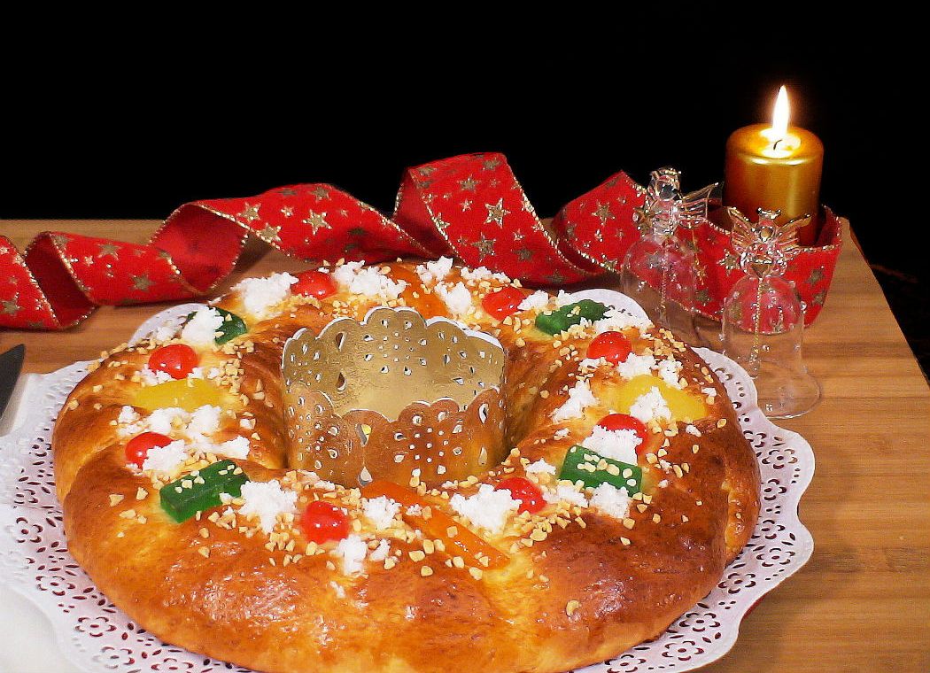 EmbSpainUK's tweet photo. Good morning,
To start a special day, there is nothing better than a good roscón de Reyes for breakfast.
#BuenProvecho https://t.co/BynxhU2fKL