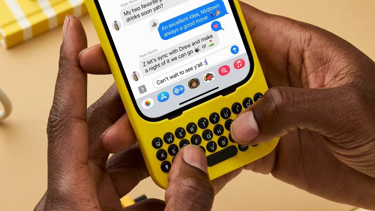 Mundoappleco's tweet photo. Teclado físico para iPhone por $139 dólares 🤔 https://t.co/p8XioawpQ7