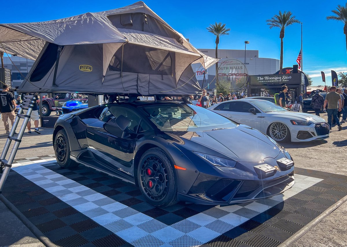 Nothing screams overlanding adventure like a Lamborghini Huracán Sterrato with a Smittybilt roof-mounted tent.

#sterrato #huracan #lamborghini #lamborghinihuracan #rotiform