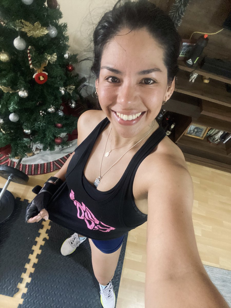 fatillanos's tweet photo. Buenos días 😃 
Ya se entrenó por aquí 💪🏼clases por la mañanita!! 
#TeamTFX https://t.co/88UfgduDMA