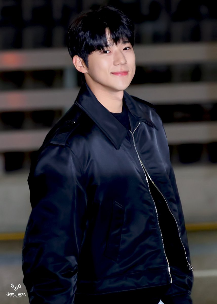 이런 예쁜 표졍은 누가 가르쳐준건데
내새꾸가 제일 이쁘네 ㅠㅠ