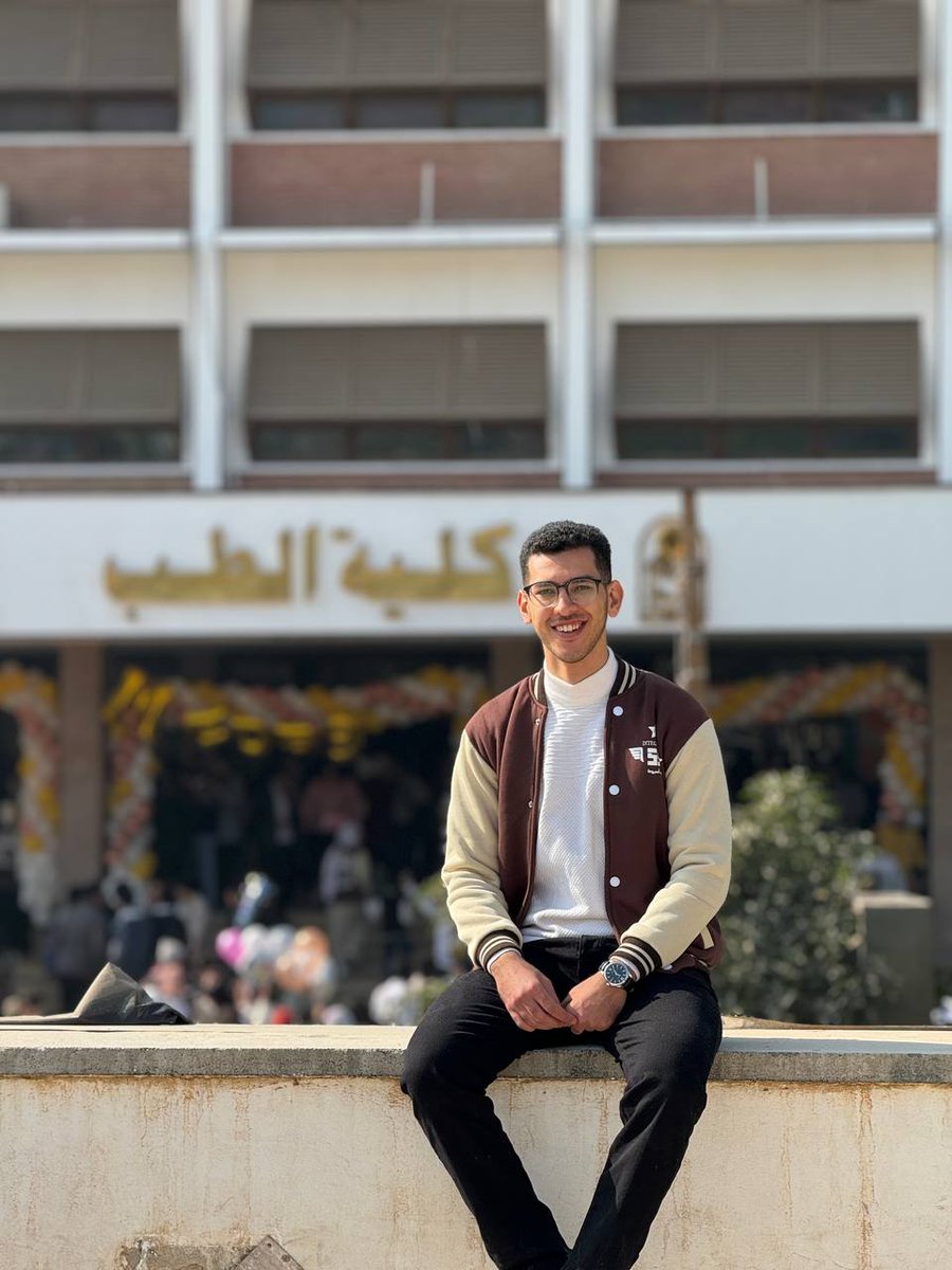 قُلۡ بِفَضۡلِ ٱللَّهِ وَبِرَحۡمَتِهِۦ فَبِذَٰلِكَ فَلۡيَفۡرَحُواْ
Finally graduated ❤️🎓