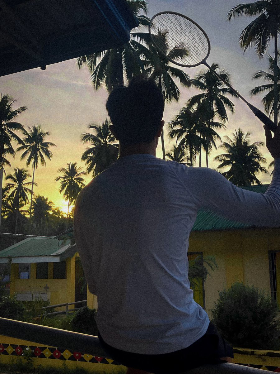 karldenver's tweet photo. I finally understand that no matter how beautiful the sunset is, it signifies the end. ⛅️ https://t.co/oaj0Vcf4Mx