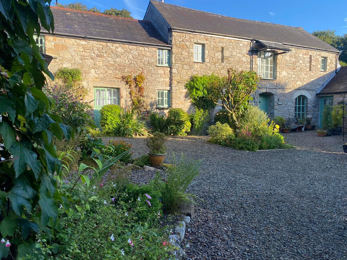 aroundaboutbrit's tweet photo. 🏡 Badgers Sett Holiday Cottages offers delightful self-catering accommodation. This prime location serves as a perfect base for exploring many of Cornwall's superb attractions.
https://t.co/f7976dEmyu
#CornwallGetaway #HolidayCottages #FamilyHoliday #Pets #Explore #Beach #StNeot https://t.co/UvfqBZUmUu