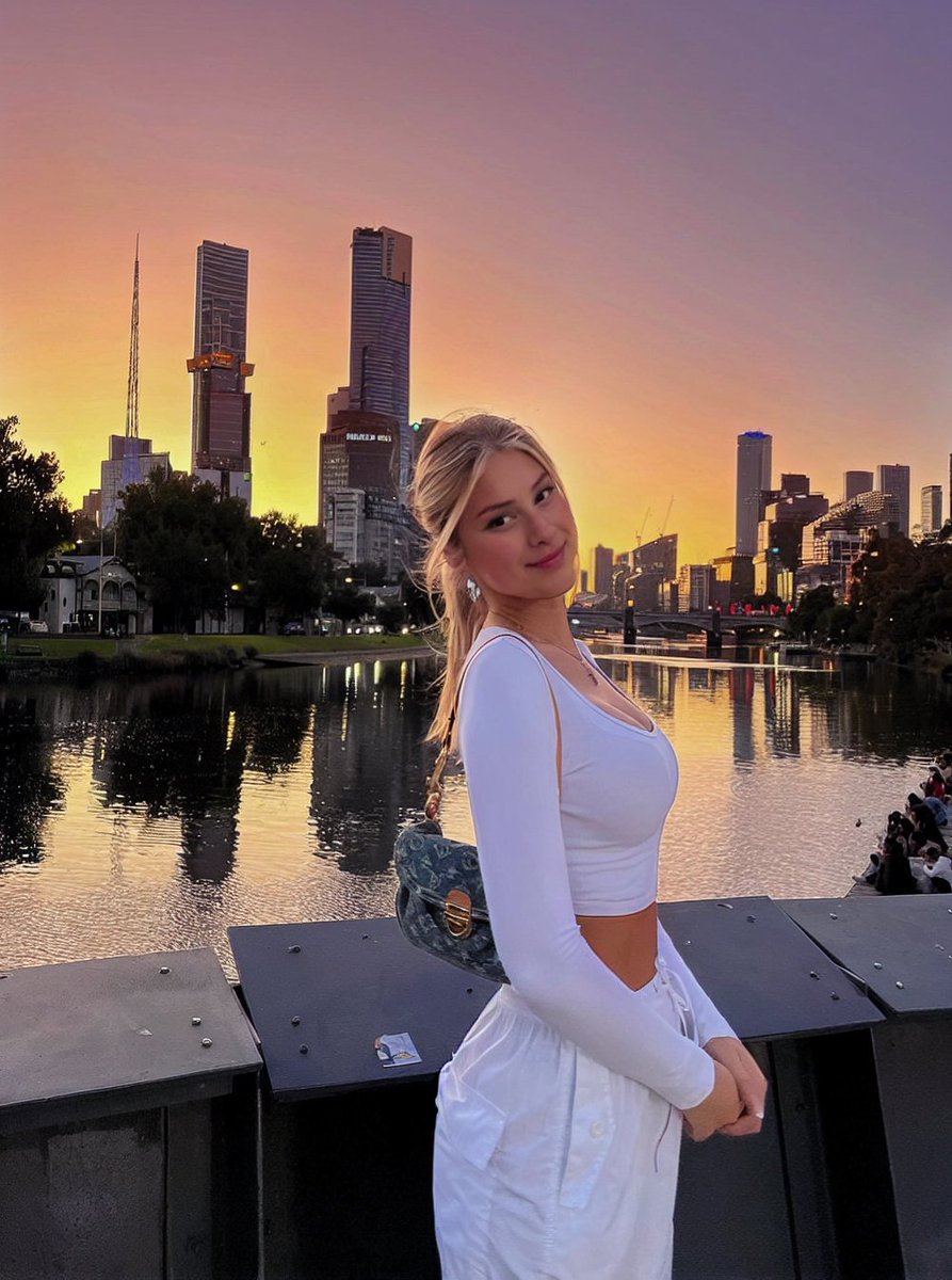 little_beckyy's tweet photo. Spend night with me or keep playing gta6/fornite😇🥰 https://t.co/GikkaiEFBL