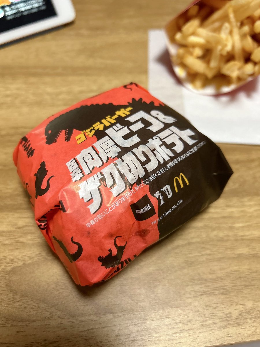 roshi_610's tweet photo. ゴジラバーガー食べるど！！🍔 https://t.co/itBVTpWWSQ