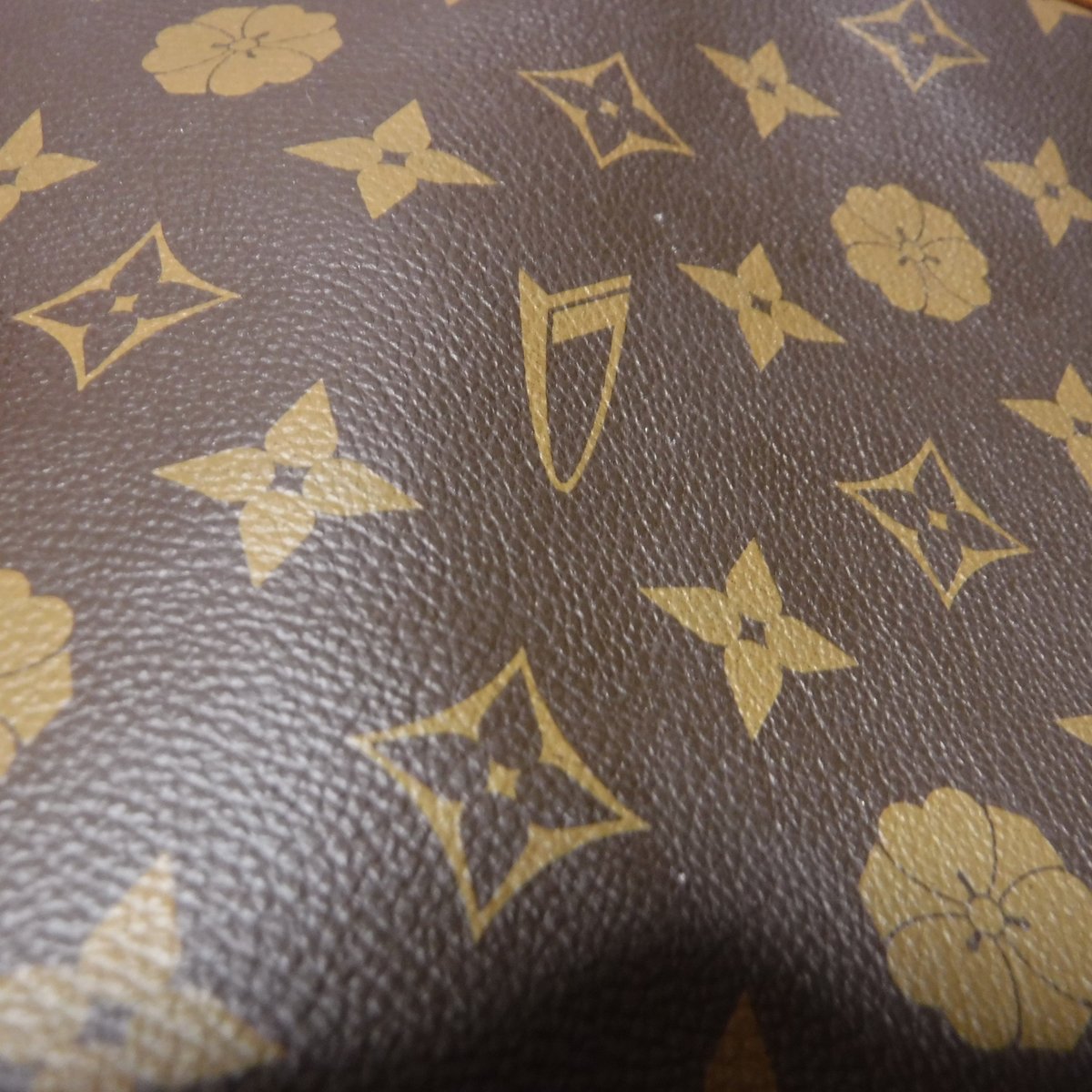 SpeedHat's tweet image. これがヴィトン風ダイハツのバッグ。