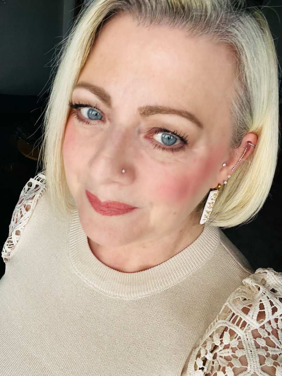 Ćh💋ryl 👩🏼👗 tweet media