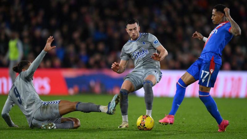 GiuliaBould's tweet photo. BREAKING Everton tell the FA they WILL appeal the red card given to Dominic Calvert-Lewin in the FA Cup 3rd round draw at Crystal Palace

The #EFC striker was sent off for the first time in his career for a challenge on Nathaniel Clyne after the ref was played slow motion replays https://t.co/FLrp6DSYHp