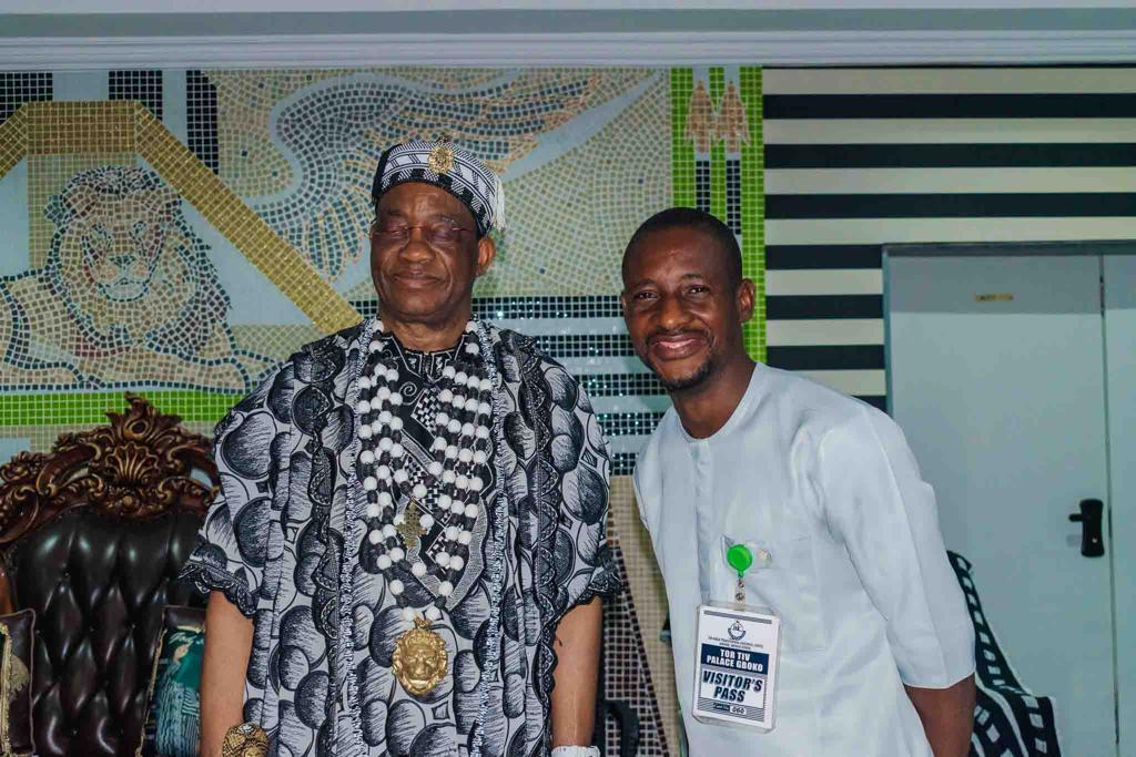 pet_asema's tweet photo. With His Royal Majesty, the Tor Tiv Professor James Ayatse https://t.co/OzWiwWhr1H