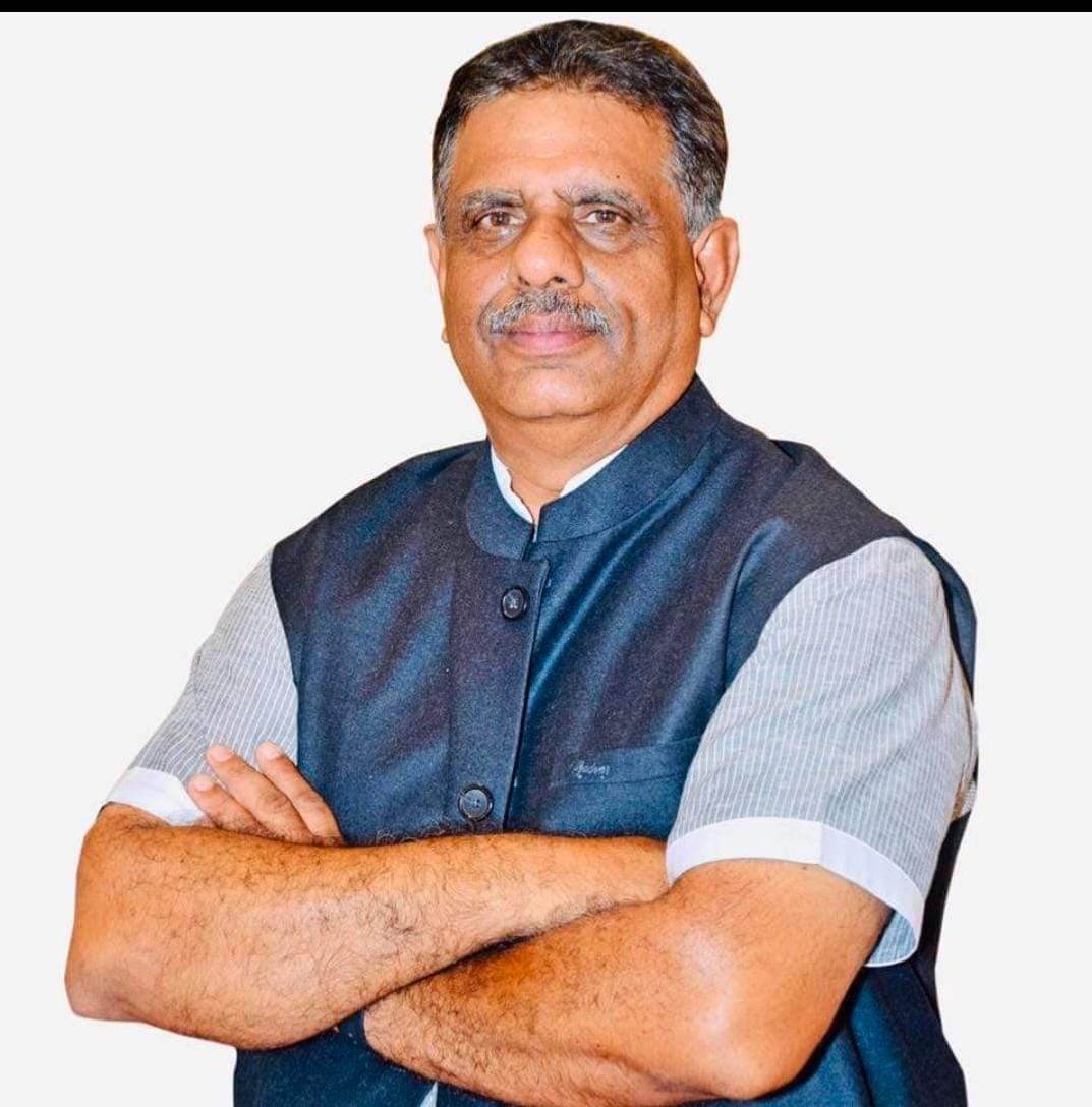 श्री गजेन्द्र सिंह जी को चिकित्सा एवं स्वास्थ्य मंत्री राजस्थान सरकार बनने पर हार्दिक बधाई एवं शुभकामनाएं 💐💐
माननीय <a href="/GajendraKhimsar/">Gajendra Singh Khimsar</a> जी राजस्थान की स्वास्थ्य व्यवस्था को सूदृढ कर, राजस्थान को देश मे  मॉडल स्टेट के रूप में पहचान दिलायेंगे, यही हमारी आशा हैं  <a href="/BJP4India/">BJP</a>