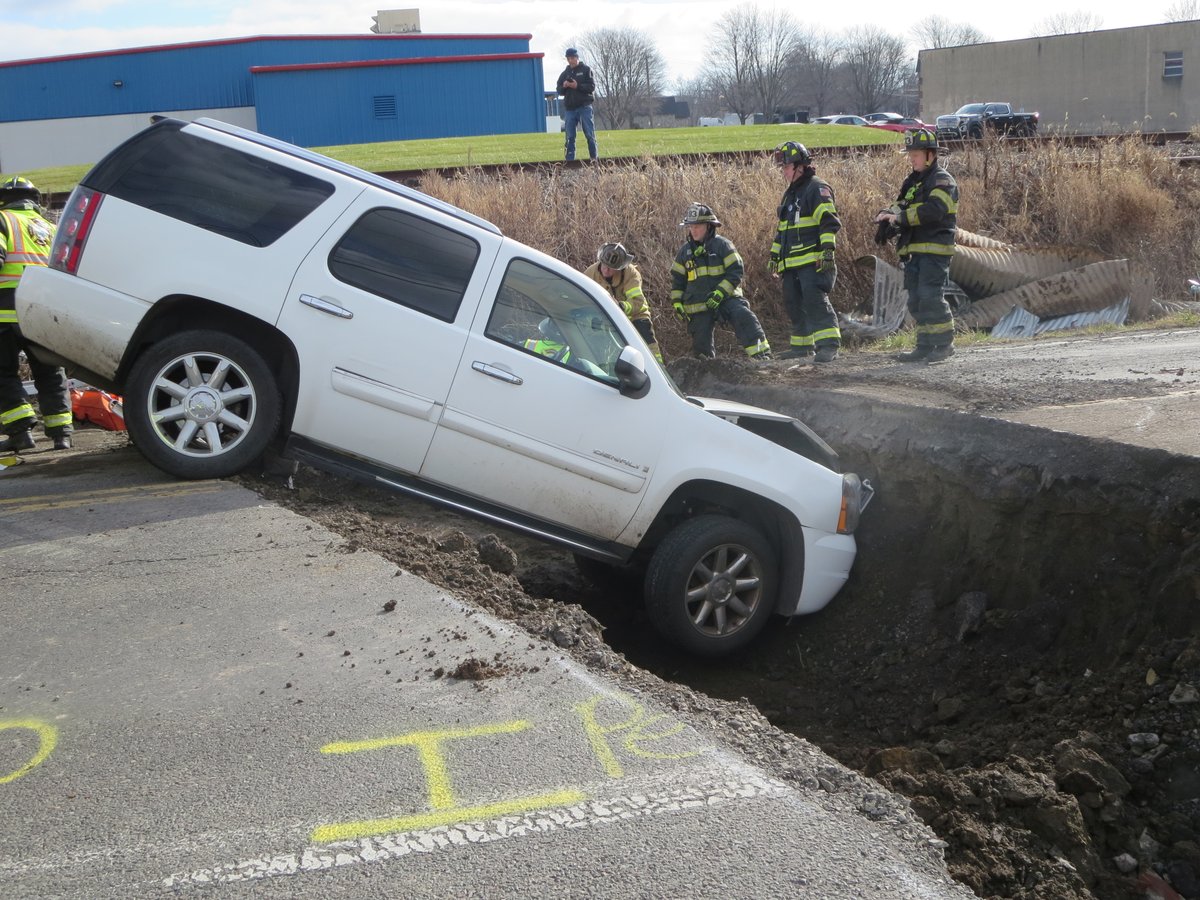 warwickpdbucks's tweet photo. This is what happened yesterday on Mearns Rd, when someone drove around 2 "ROAD CLOSED" signs, PennDoT trucks, excavators and a crew. We're grateful no one was hurt, and for the work by Warwick, Hartsville and Northampton Fire Co's and CBEMS in helping the driver from his car. https://t.co/DUaP9jUAhV