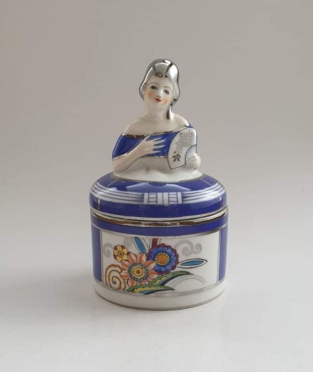 Collectable Curios' item of the day...Vintage Noritake Half Figurine Trinket Box collectablecurios.co.uk/product/vintag… #Noritake #Figurine #TrinketBox #Collector #Antiquing #ShopVintage #Home #ShopLocal #SupportLocal #StGeorgesBelfast #StGeorgesMarket #StGeorgesMarketBelfast #Market