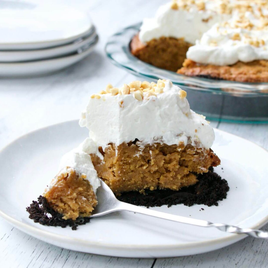 Friends, meet Sweetpotato Peanut Butter Pie! 🥧🍠🥜
Since today is National Whipped Cream Day, we thought we’d better not let a good reason to indulge get away from us.

ncsweetpotatoes.com/recipe/sweetpo…

#nationalwhippedcreamday #NCSweetpotatoes #sweetpotatoes  #sweetpotatopeanutbutterpie