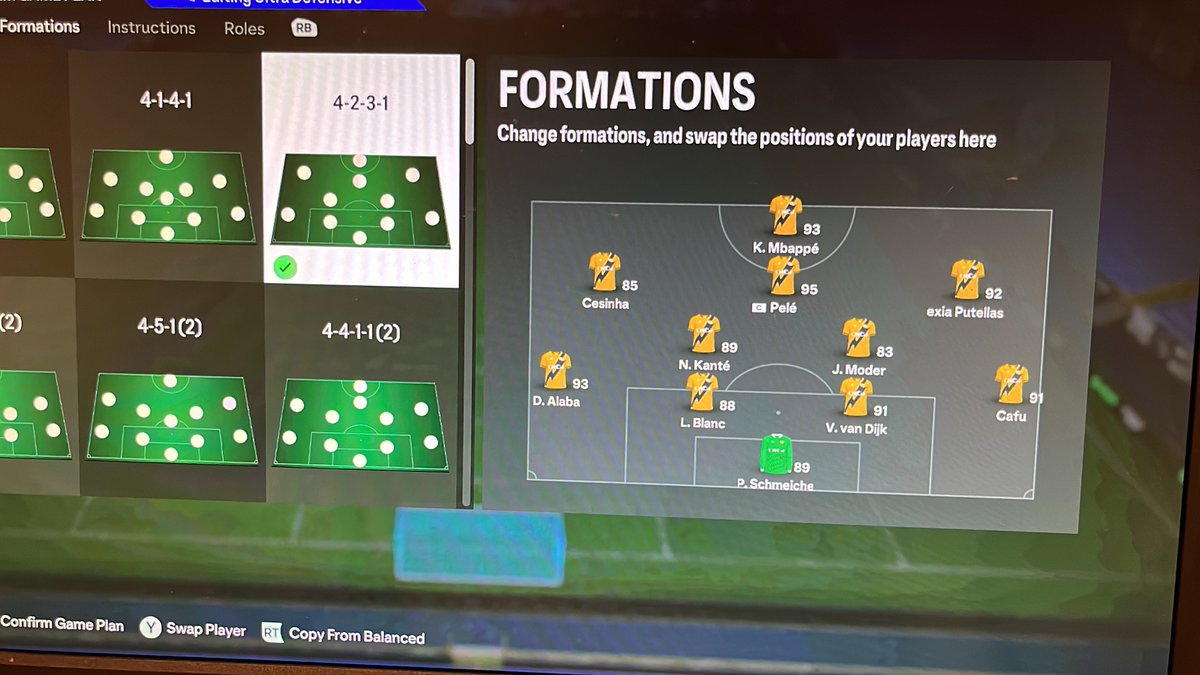Aleks_FUT's tweet photo. ULTIMATE RANK 1 CUSTOM TACTICS GUIDE 📕 

From 𝐔𝐥𝐭𝐫𝐚 𝐃𝐞𝐟𝐞𝐧𝐬𝐢𝐯𝐞 when you’re winning by 1-2 goals -> 𝐔𝐥𝐭𝐫𝐚 𝐀𝐭𝐭𝐚𝐜𝐤𝐢𝐧𝐠 when you need to score in 80th min + 

If you want an extra 1-2 wins every week on weekend league then this is a must do 

4-5-1     ⬇️

4-2-3-1 ↘️

4-3-2-1 ↗️

3-4-2-1 ⬆️

THREAD 📌