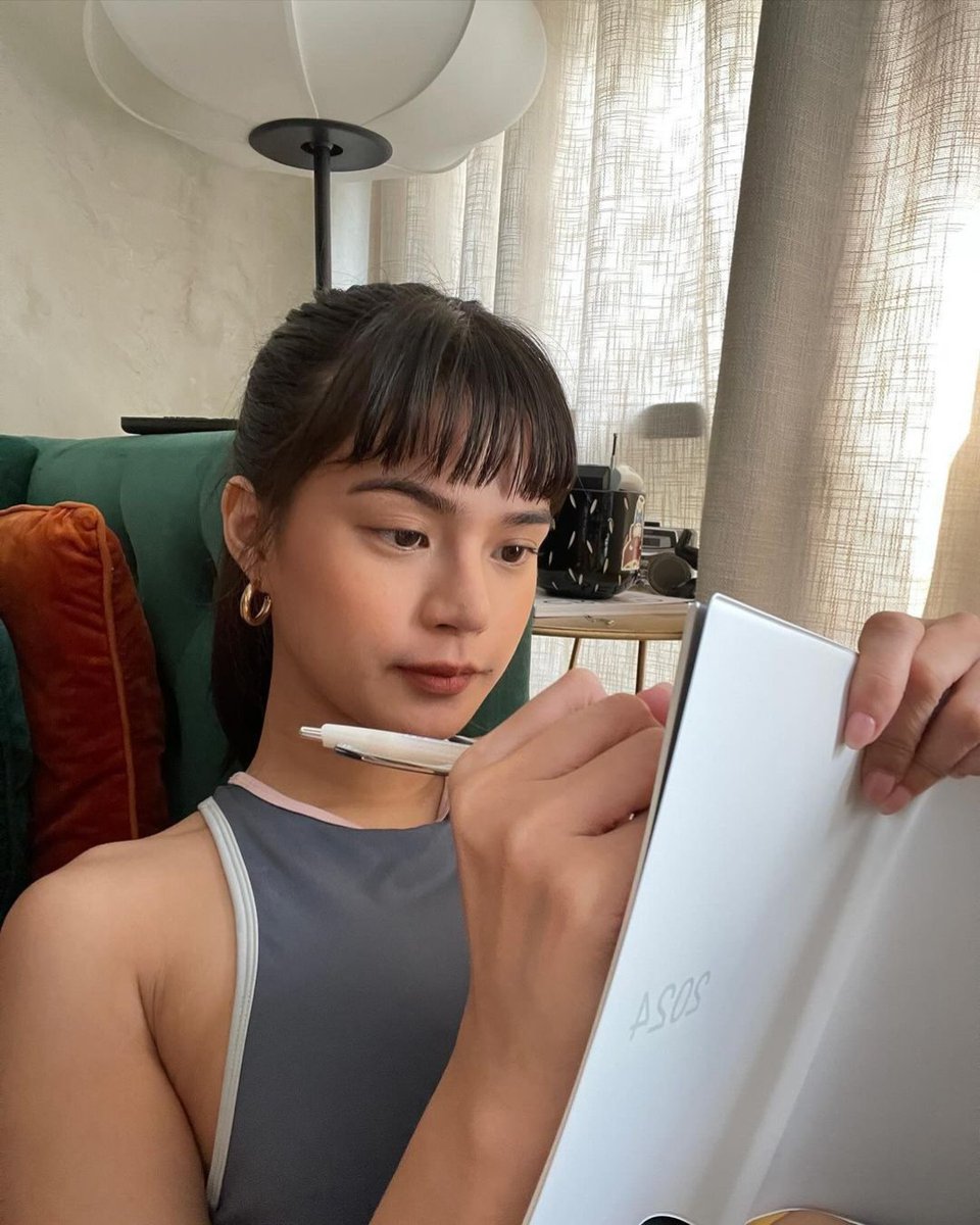 philstarlife's tweet photo. STUDIOUS YARN 😂

#MarisRacal's fans and followers immediately saw potential in her post for some hilarious content and started using her pictures to create memes about what was written on her planner. (📷: Maris Racal/Instagram)

READ: https://t.co/XDsSWpfTzs https://t.co/KXeR5cIwt8