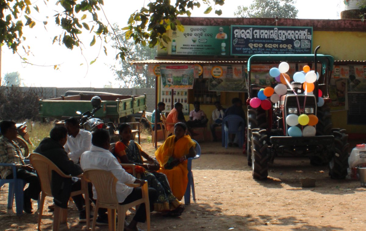 MANDI_Maize's tweet photo. Mauli Maa FPC adds more to its Farm Mechanization services with a tractor, rotavator &amp; power sprayer under SMAM scheme today financed by NABKISAN; inaugurated by CDAO, Nabarangpur @krushibibhag @arvindpadhee @NidhiNSrinivas @vipinaccess @ACCESSDevelopm1 @BMGFIndia @DMnabarangpur https://t.co/w94WkbIN5N