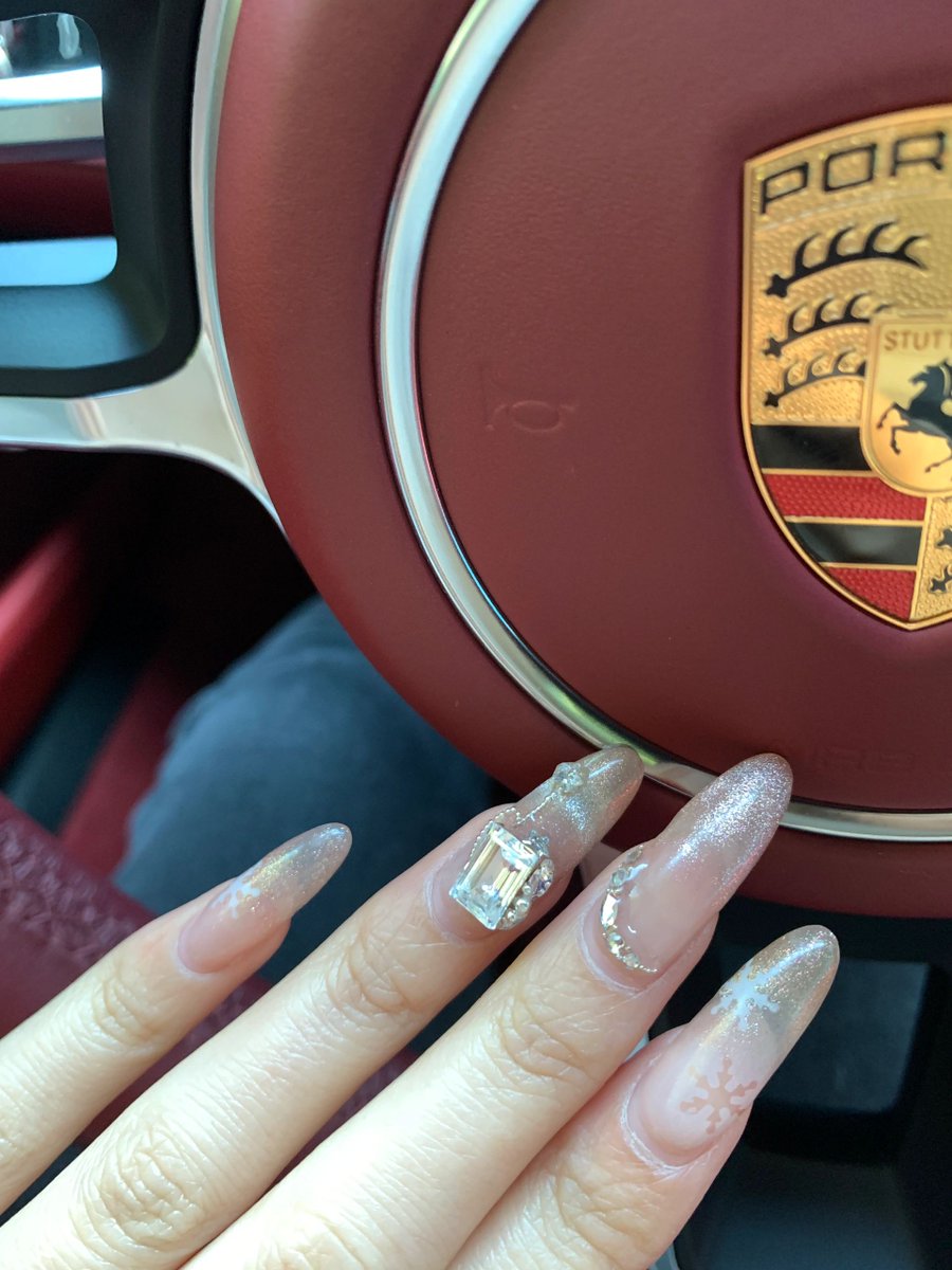 umbrawolves's tweet image. Pretty and pink nails 💞💅🏻