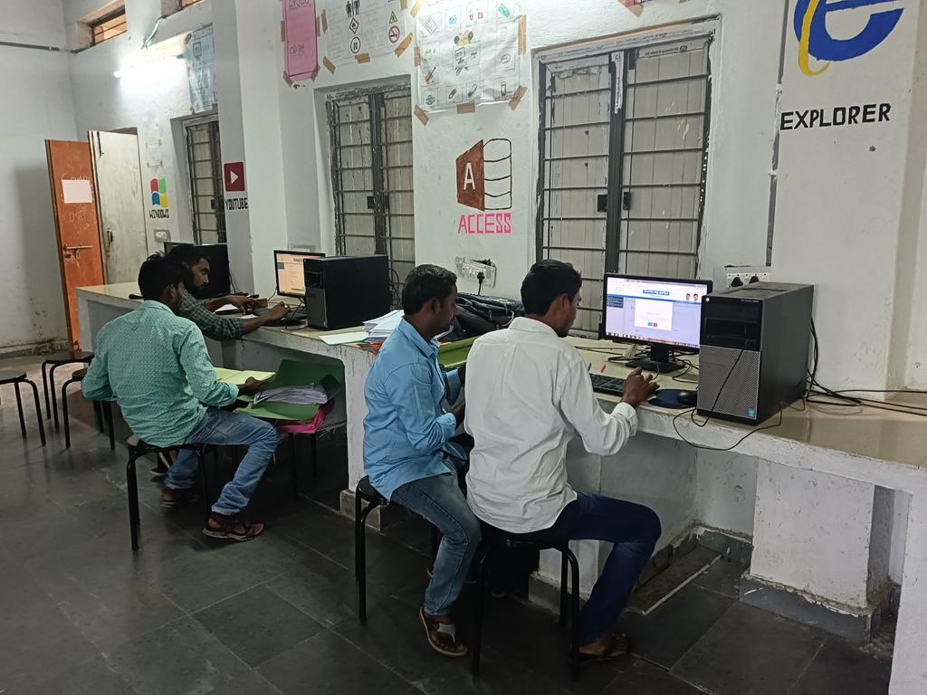 MpoMulug's tweet photo. "Locking people's requests "

Praja Palana application forms which were received at Gram Panchayats were being updated in online portal by a team of DEOs at Mulugu.

@CollectorMulugu @DPOMULUGU @iLa_TRiPaTHi @revanth_anumula @seethakkaMLA @srija_p_23 @TelanganaCMO @cprrd_ts https://t.co/RsTuajvqLa