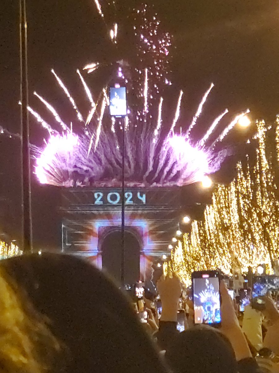 kuwa_0318's tweet photo. 5泊7日のフランス旅行から無事帰国！
初の海外旅行で存分に楽しんできました！感謝！ https://t.co/ff4B9i15nM