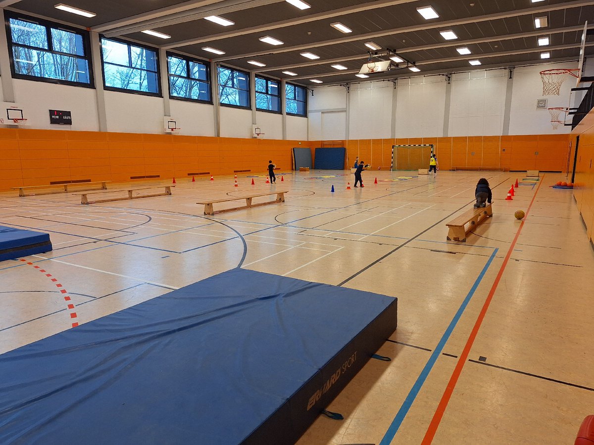 BeerwinkelBe's tweet photo. Unser Hort (eFöB) hat die Ferienzeit für Sportaktivitäten in der Halle genutzt. 🎉💯#eföb #grundschule #falkenhagenerfeld https://t.co/3Tr95jXUeJ