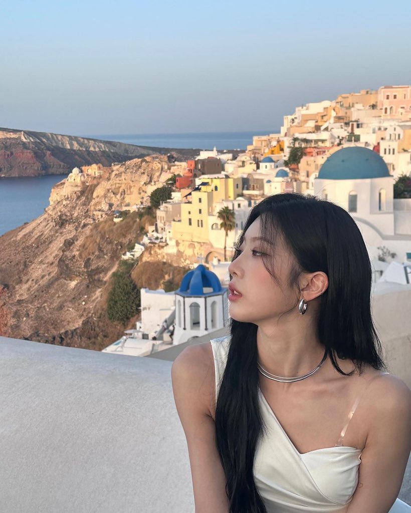run2hye's tweet photo. me in that one overwatch map: https://t.co/0NmKWpj57K