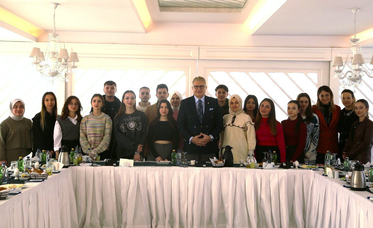 drmaydin's tweet photo. KAGED-Kaynarca Köyü Eğitim Kültür ve Sosyal Yardımlaşma Derneğimizin öğrenci temsilcileriyle yılın ilk toplantısını gerçekleştirdik. 2024 yılı için planlanan faaliyetlerimiz ve projelerimiz hakkında görüşme sağladık.

@IAUKampus https://t.co/19SNCfq7RD