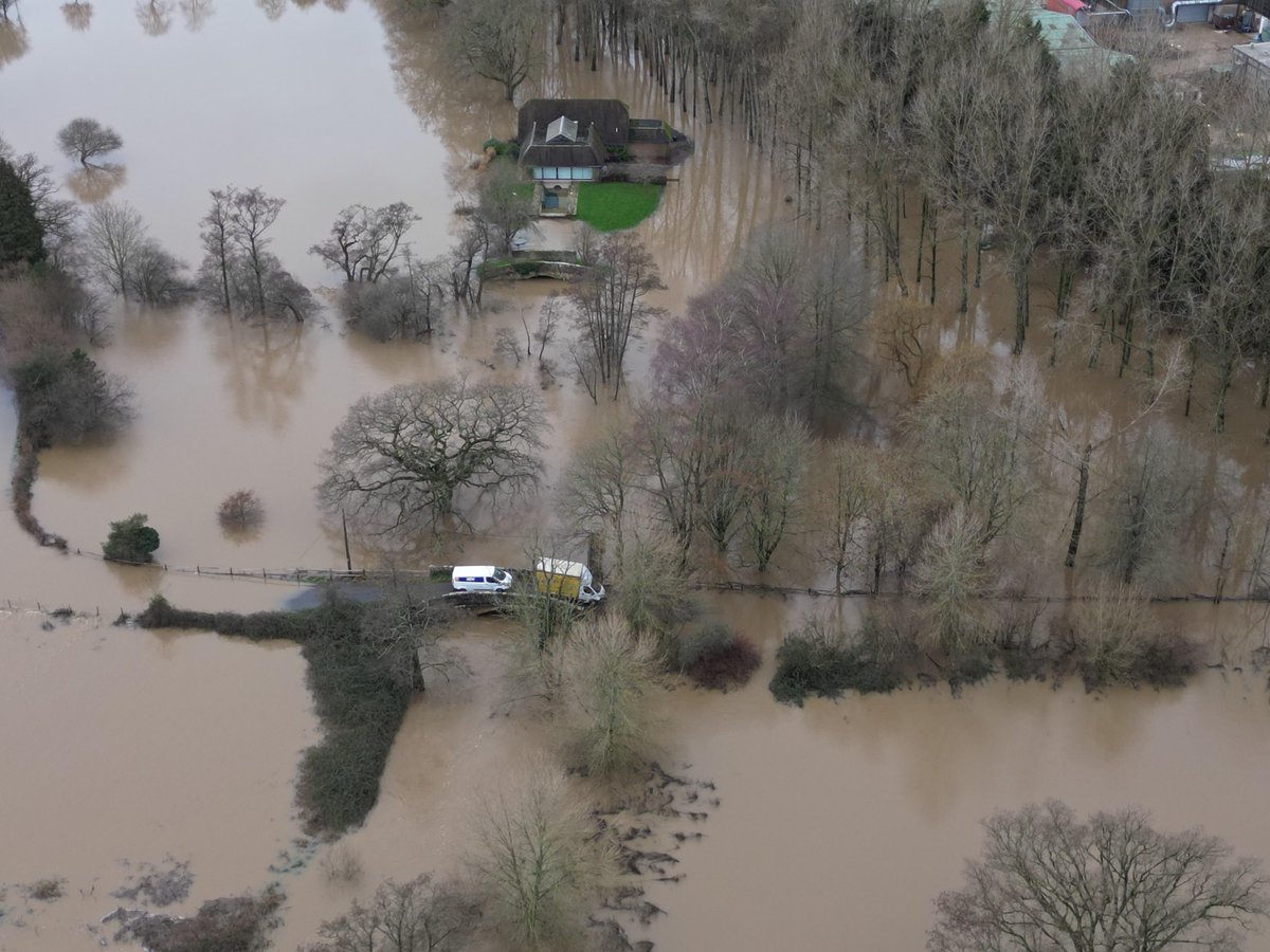 brightonsnapper's tweet photo. SELHAM RD LODSWORTH - TWO DRIVERS RESCUED BY @WestSussexFire https://t.co/f9Wz0BKNJL