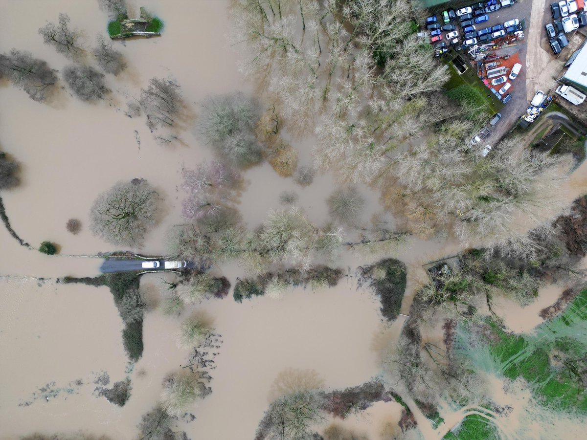 brightonsnapper's tweet photo. SELHAM RD LODSWORTH - TWO DRIVERS RESCUED BY @WestSussexFire https://t.co/f9Wz0BKNJL