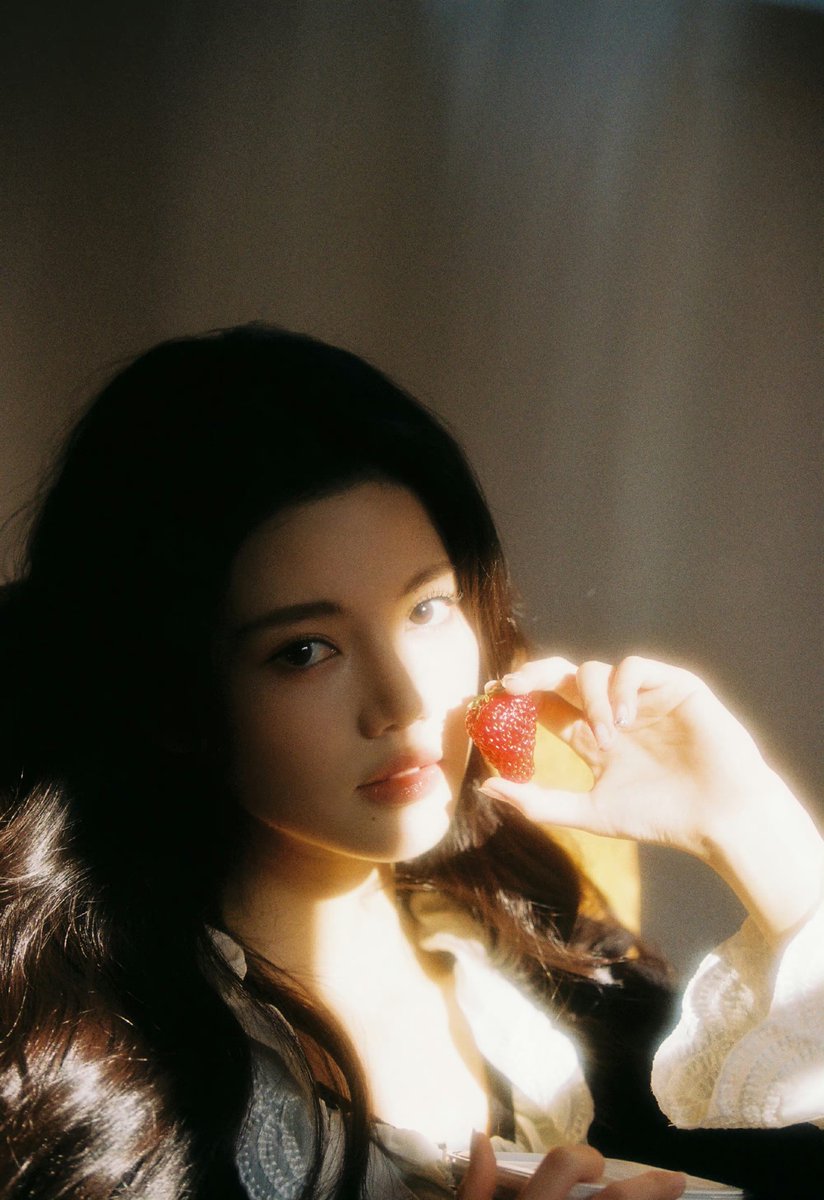 #SunZhenni shares new snaps