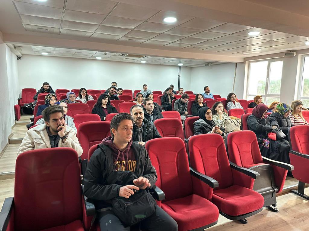 Güngören İlçe Milli Eğitim Müdürlüğü Teknofest 2024 yarışmaları başvuru destek toplantısı İlçe Koordinatörümüz Vildan Aydemir ve Hasan Dinçer Ekmekçi tarafından okulumuzda gerçekleştirilmiştir.
#TEKNOFEST 
<a href="/tcmeb/">Millî Eğitim Bakanlığı</a> 
<a href="/istanbulilmem/">İstanbul İl Millî Eğitim Müdürlüğü</a> 
<a href="/MemGungoren/">Güngören İlçe Millî Eğitim Müdürlüğü</a> 
<a href="/_ferhat_ozturk/">Ferhat Öztürk</a> 
<a href="/teknofest/">TEKNOFEST</a>