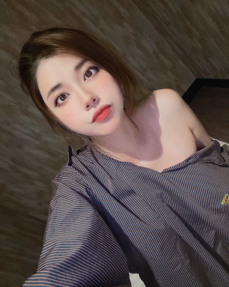 If ᠎you ﾠuse ﾠa ᠍telescope ⳿to ᱸsee ⬝others, ﾠyou  will ᱸuse ᱸa ﾠmagnifying ﾞglass ​to ​see yourself.