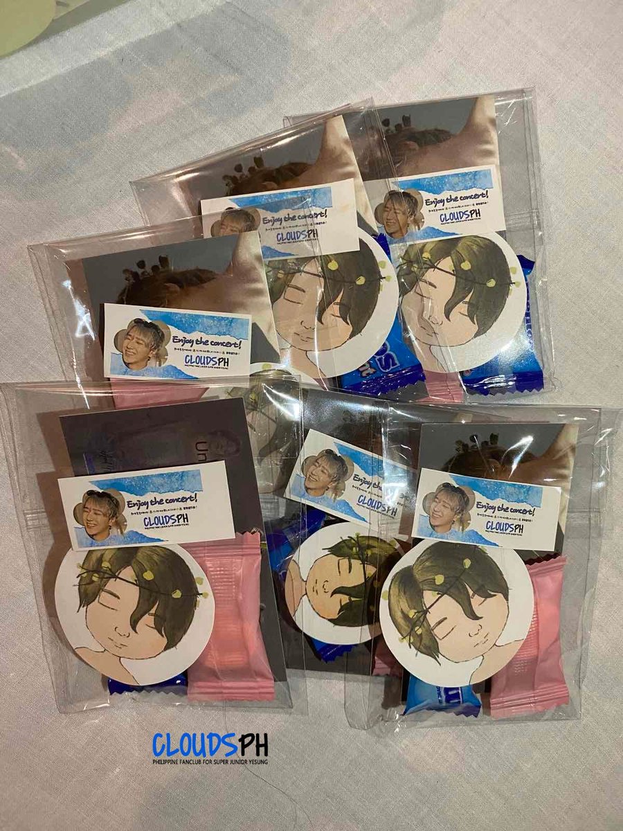 CloudsPH's tweet photo. #UnfadingSenseInManila #YesungInManila

CloudsPH Freebies are limited and available at our #YEstival booth..

See you 💙 

FYI, PINK POUCHES are NOT EDIBLE / NOT TO BE EATEN. https://t.co/0DPz3Ynp72