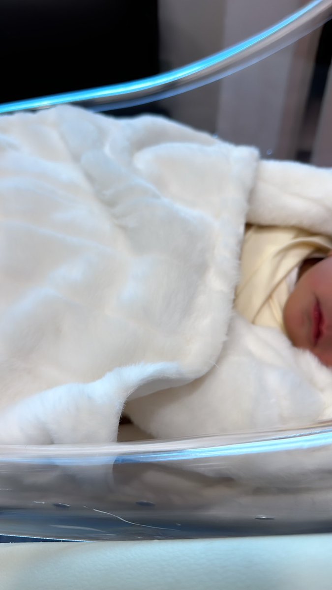 F6mska's tweet photo. عامٍ ورا عام
جميعها كانت خريف
ما مرّها فصل الربيع إلا بعد دكّة خطاك👶🏻🤍. https://t.co/JfeyU143Yh