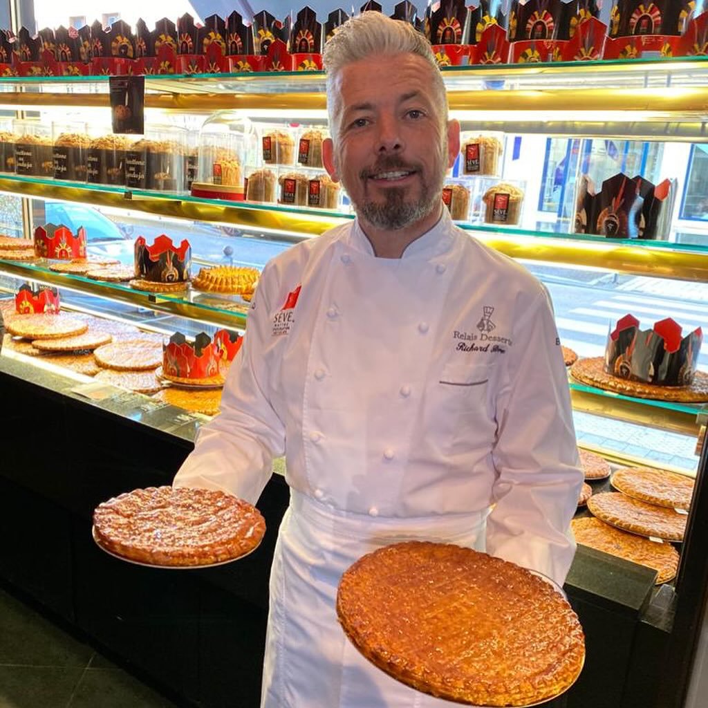 🇫🇷フランスのショコラトリー『SÈVE』の新年を祝う王様のケーキ、ガレット・デ・ロワ👑🥧
冠のイラストを描かせていただきました!ご興味お有りの方はどうぞよろしくお願いいたします🥰

👑SÈVE🍫
https://t.co/8MtC2b8OBQ 