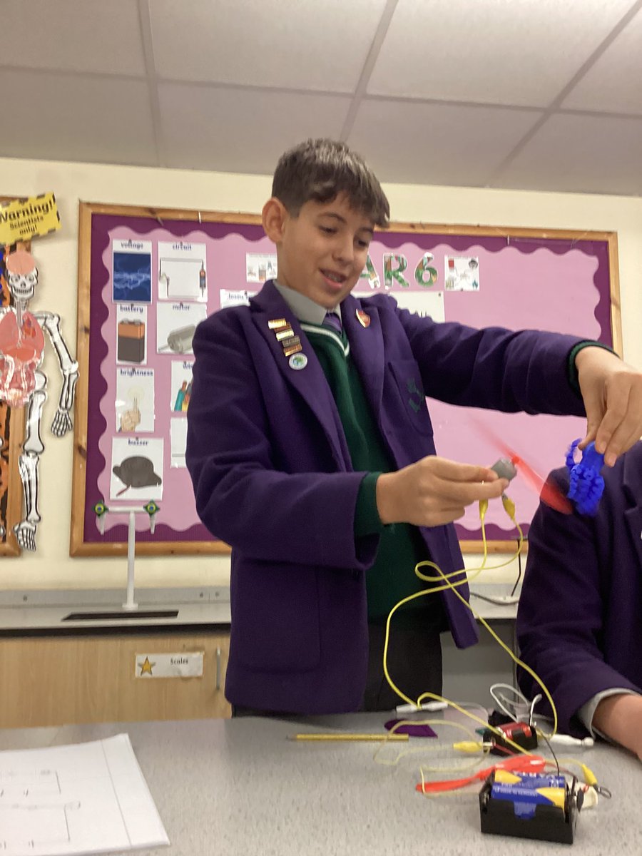 Year 8 proved to be quite the electrical engineers in their first lesson of spring term! ⚡️💡🔋 @YH_UpperSchool