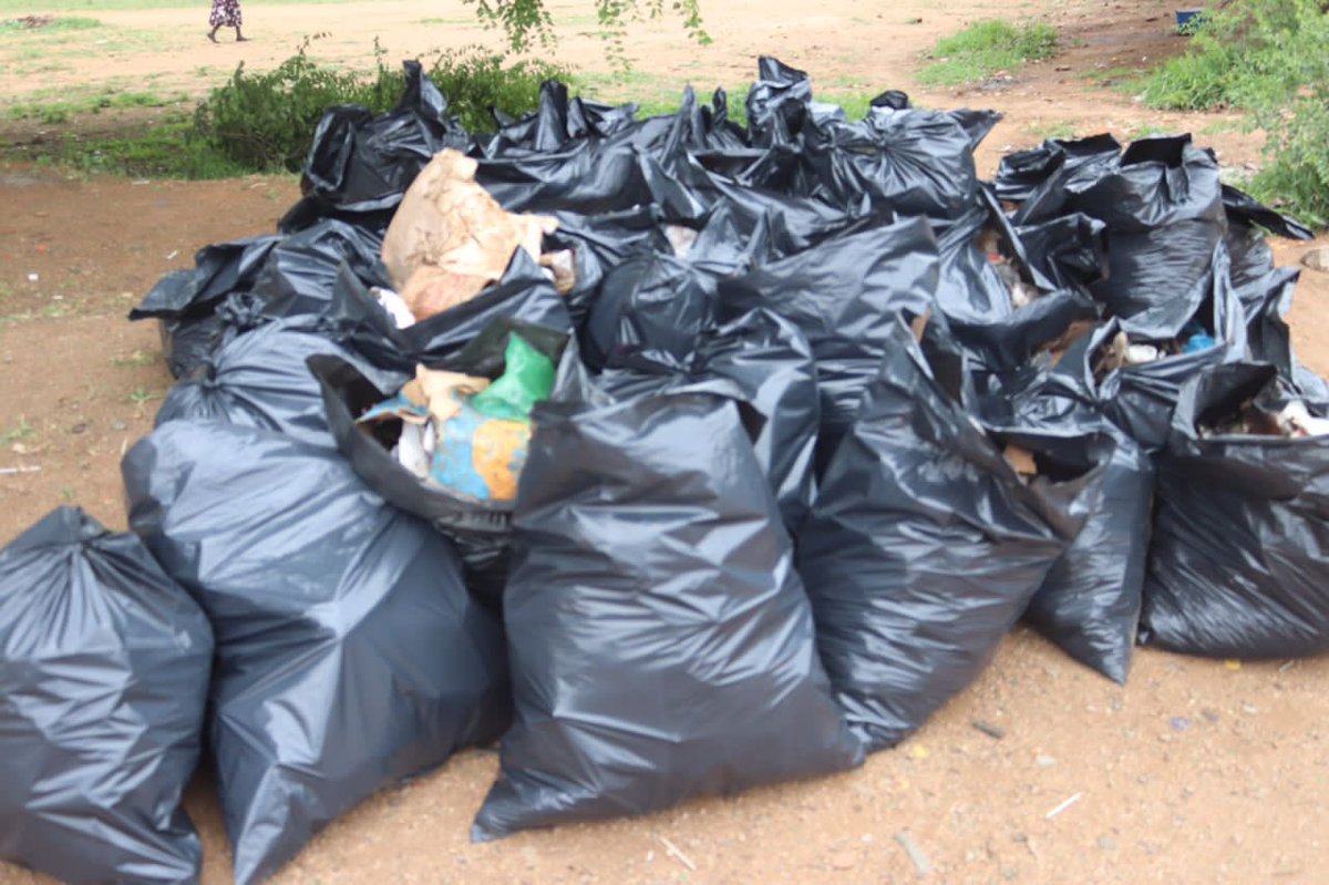 hut_green's tweet photo. #cleanup Friday in @CityofBulawayo
#keepbyoclean #keepthecityclean https://t.co/p1gieMjkk0