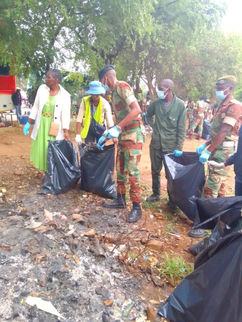 hut_green's tweet photo. #cleanup Friday in @CityofBulawayo
#keepbyoclean #keepthecityclean https://t.co/p1gieMjkk0