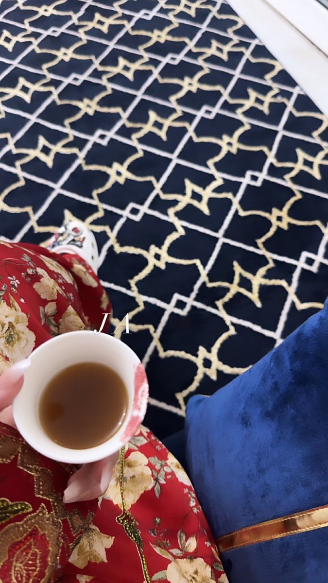 tiredpersone's tweet photo. Red m5’war ✨✨ https://t.co/by8q3R6avu