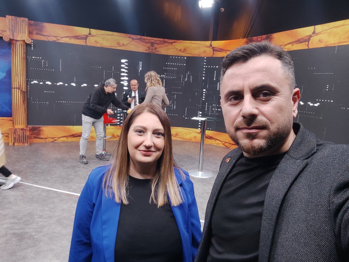 MuhammetTuluk2's tweet photo. Eşit ve adil bir Emeklilik sistemi gelecek. İnsanların ayrıştırılması yeniden mağduriyetin yaratılması siyasilerin işine gelmekte. Biz magduriyetimizi anlatırken onlar bizi oy potansiyeli olarak görmekte. Sayın @isikhanvedat bakanım EYT yasası ile yapılan yanlışın tekrarlanması yeniden EYT şartlarının getirilmesi insanlarin kademelendirmesi ülke barışını bizacaktir OY MOY YOK seçimler yakın insanlar mağdur. Ekrem İmamoğlu 2000 lerin gözü sn cumhur başkanı @RTErdogan dan gelecek haberde. Sn @dbdevletbahceli gelecekse 2000 lere eşit ve adil bir sistem yaş şartlı sabit yaş ile emekli olabileceğimiz bir Emeklilik sistemi getirilmelidir. #SeyyanenZam mezarda Emeklilik olmaz emekçilere hayallerinden gaz geç diyemezsiniz. Mehmet Ali Çelebi
Meclise sabit yaş eşit adil bir emeklilik sistemi askerkerlik başlangıcı SGK dan sayılması @meral_aksener ve askerlik hizmetinin devlet tarafından ödenmesi Halk TV 3600 tazminat hakkımız @eczozgurozel kırmızı çizgimiz kdem tazminatınımız doğum borçlanması aylık bağlanma oranlarının %70 e çekilmesi @yrpbuyukcekmece tamamen bir değişiklik ülke barışının çalışma barışının sağlanması açısından önem taşımaktadır. @AdaletDer2479 @GokceUyumaz