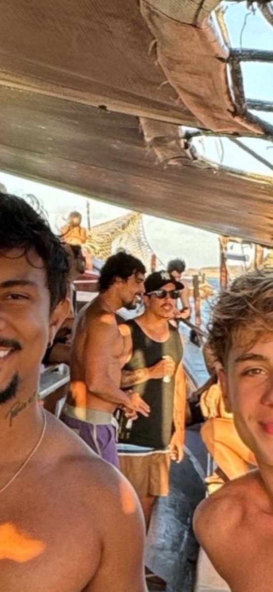 joa1jaum's tweet photo. @julianofloss E lá está ele contando a história do Henrique e Juliano com uma lata na mão kkkkkkkkk @orenatoalbani https://t.co/ucwBfSzKkZ