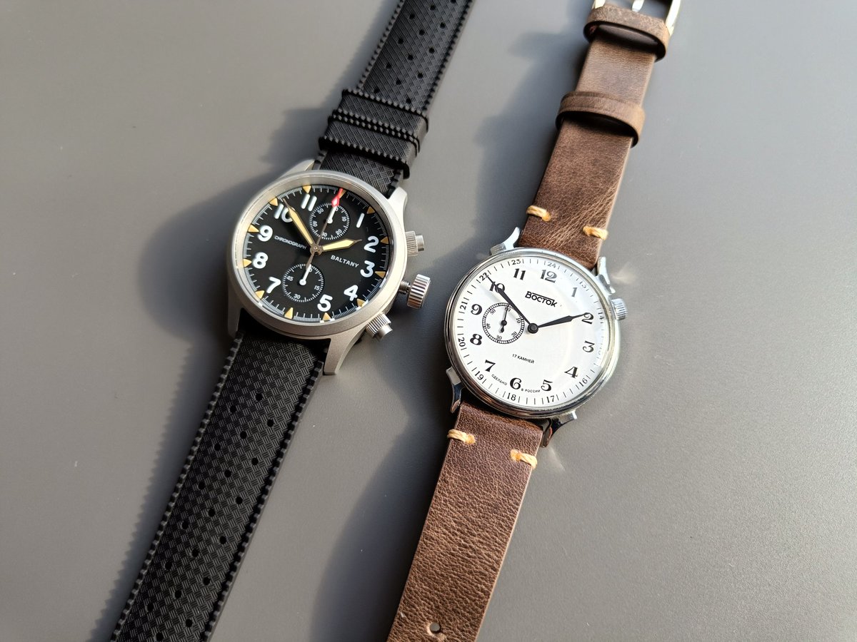 rdrpm's tweet photo. @jmsanzot @_m_gs_ Yo estoy enamorado de mi Vostok Retro. No es lo mejor en cuanto a durabilidad (caja de latón electroplateada y cristal acrílico), pero me encanta vestirlo con distintas correas (y da gustirrilín tonto cuando te preguntan por él en bodas siendo que costó unos 80€). https://t.co/G1OunLvhi2