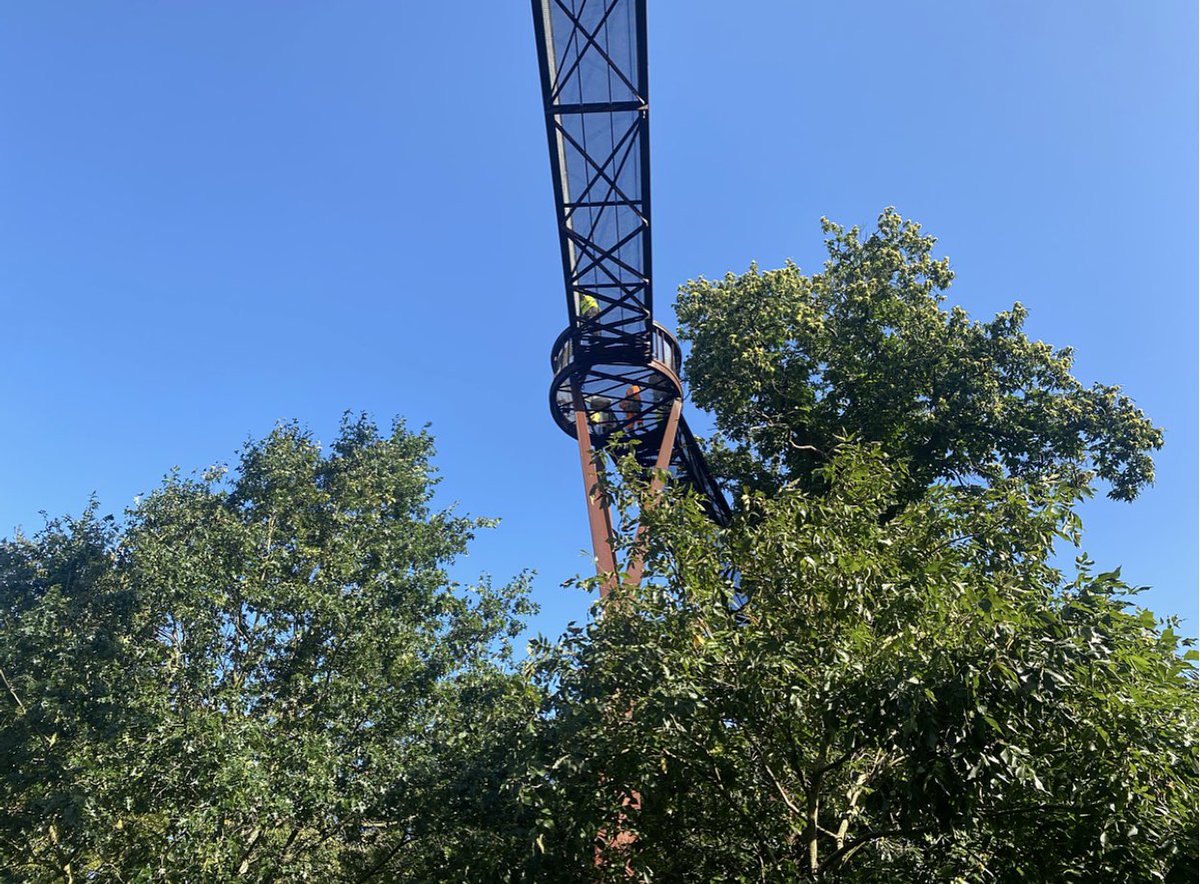 IndAbs01's tweet photo. Helping our client to provide stronger Wi-Fi within Kew Gardens! We installed the improved Wi-Fi routers high up on this amazing tree top walkway! #ropeaccess #abseiling #abseilers #wifi #highlevelsolutions https://t.co/4VcaKzIy9z
