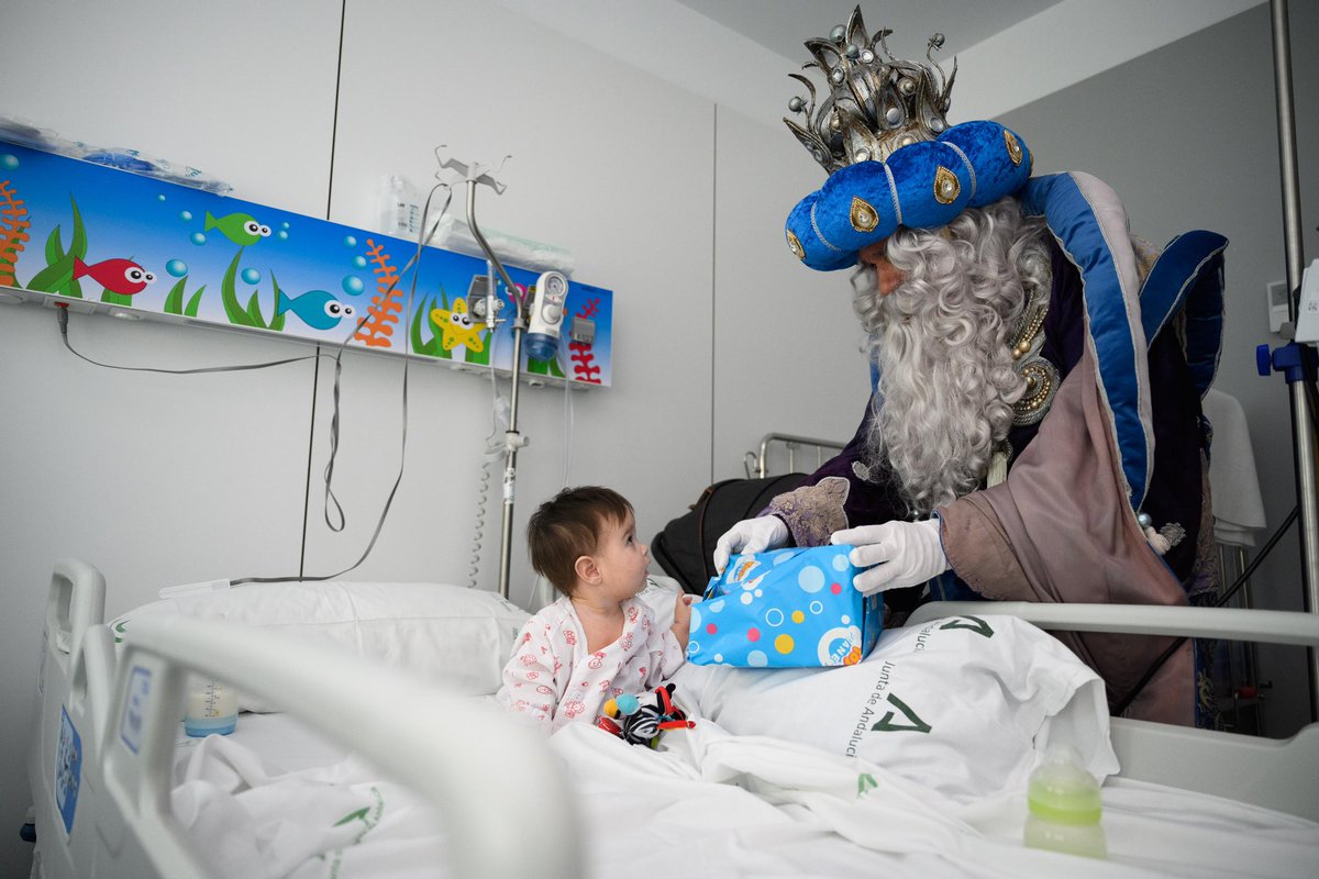 Mar_del_MarVaz's tweet photo. 👑 ¡Bienvenidos a Almería, Majestades!

🎁 Gracias por llevar la ilusión a la Residencia Santa Teresa Jornet y a los niños del @TorrecardenasHU.

¡Nos vemos esta tarde en la gran Cabalgata! https://t.co/5j0RKp5C6a